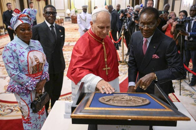 Pope Leo XIV Apostolic Visit To Equatorial Guinea Pope Leo XIV meets President of the Equatorial Guinea Teodoro Obiang Nguema Mbasogo during welcome ceremony at the Presidential Palace on April 21, 2026 in Malabo, Equatorial Guinea on the first day of his Apostolic Journey to this country. Photo by (EV) Simone Risoluti Vatican Media ABACAPRESS.COM Equatorial Guinea  Copyright: xABACAx
