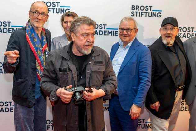 ABB 4VONHIER Peter Lohmeyer actor , Betina Bötinger Boettinger presenter , , Armin Rohde actor , Joachim Krol actor , Dietmar Bär Baer actor on the red carpet at the WDR TV film premiere Vier von Hier at the Lichtburg, cinema premiere in Essen on 21 94 2026