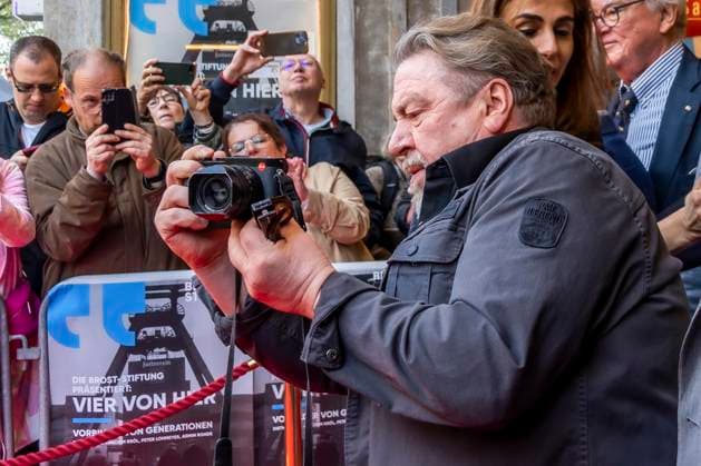 ABB 4VONHIER Armin Rohde actor photographed as a guest on the red carpet at the WDR TV film premiere Vier von Hier in the Lichtburg, cinema premiere in Essen on 21 94 2026