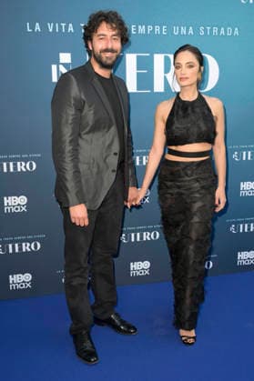 Michele Rosiello and Denise Capezza at the premiere of the HBO Max series In Utero at Cinema Barberini Rome, 21 04 2026 Foto:xA.xM.xTinghinox xFuturexImagex utero_6443