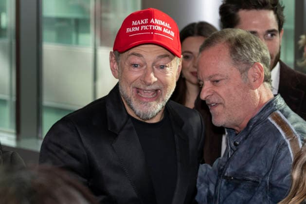 April 21, 2026, New York, New York, USA: ANDY SERKIS greets guests while attending the Animal Farm Premiere at Regal Theater in New York. 21 April 2026 New York USA  - ZUMAa265 20260421_zep_a265_031 Copyright: xEricxAcquayex