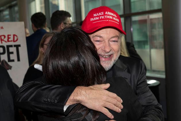 April 21, 2026, New York, New York, USA: ANDY SERKIS greets guests while attending the Animal Farm Premiere at Regal Theater in New York. 21 April 2026 New York USA  - ZUMAa265 20260421_zep_a265_033 Copyright: xEricxAcquayex