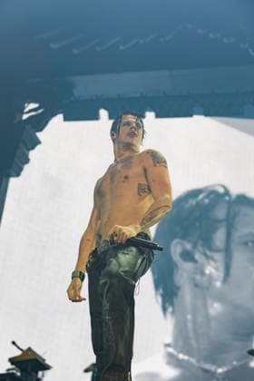 Yungblud performs live at Utilita Arena in Newcastle, UK, 21 April 2026 Yungblud performs live at Utilita Arena in Newcastle, UK, 21 April 2026., Credit:David Wala Avalon England, Tyne and Wear, Newcastle upopn Tyne  Copyright: xDavidxWalax xAvalonx 1093405217