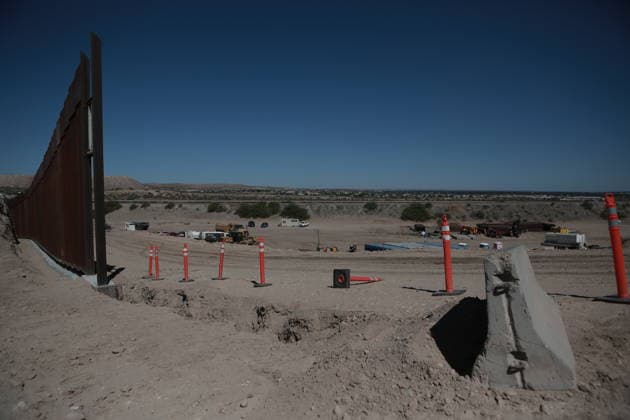 Construction of border wall between Ciudad Juarez and New Mexico has reached 100 meters CIUDAD JUAREZ , MEXICO - APRIL 22: Construction of the border wall between Ciudad Juarez and New Mexico has reached its first 100 meters in Ciudad Juarez, Mexico on April 22, 2026. This project is part of the Smart Wall initiative, launched by the U.S. government under President Donald Trump, which includes 370 kilometers of physical wall and nearly 640 kilometers of new technology in the El Paso. Christian Torres Anadolu Ciudad Juarez Mexico. Editorial use only. Please get in touch for any other usage.  Copyright: x2026xAnadoluxChristianxTorresx