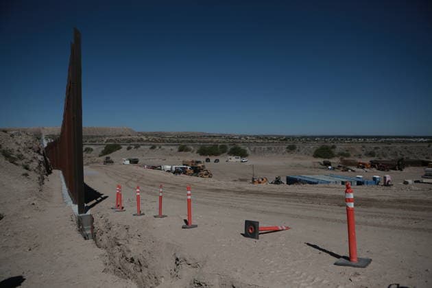 Construction of border wall between Ciudad Juarez and New Mexico has reached 100 meters CIUDAD JUAREZ , MEXICO - APRIL 22: Construction of the border wall between Ciudad Juarez and New Mexico has reached its first 100 meters in Ciudad Juarez, Mexico on April 22, 2026. This project is part of the Smart Wall initiative, launched by the U.S. government under President Donald Trump, which includes 370 kilometers of physical wall and nearly 640 kilometers of new technology in the El Paso. Christian Torres Anadolu Ciudad Juarez Mexico. Editorial use only. Please get in touch for any other usage.  Copyright: x2026xAnadoluxChristianxTorresx