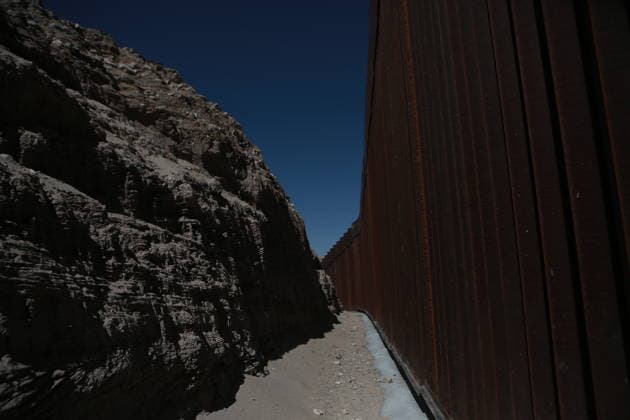 Construction of border wall between Ciudad Juarez and New Mexico has reached 100 meters CIUDAD JUAREZ , MEXICO - APRIL 22: Construction of the border wall between Ciudad Juarez and New Mexico has reached its first 100 meters in Ciudad Juarez, Mexico on April 22, 2026. This project is part of the Smart Wall initiative, launched by the U.S. government under President Donald Trump, which includes 370 kilometers of physical wall and nearly 640 kilometers of new technology in the El Paso. Christian Torres Anadolu Ciudad Juarez Mexico. Editorial use only. Please get in touch for any other usage.  Copyright: x2026xAnadoluxChristianxTorresx
