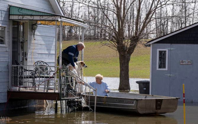 April 22, 2026, Rigaud, Pq, CANADA: Homeowners Chris and Sue load their dog Buddy onto their boat as they evacuate from their home while flood waters rise in Rigaud, Que., on Wednesday, April 22, 2026. Rigaud CANADA  - ZUMAc35_ 20260422_zaf_c35_027 Copyright: xChristinnexMuschix