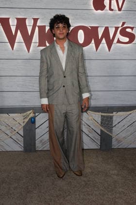 NEW YORK, NEW YORK - APRIL 22: Kingston Rumi Southwick Apple s Widow s Bay New York Premiere at Regal Union SKate O Flynn quare on April 22, 2026 in New York City. Credit: AdMedia USA  - ZUMAa123 20260422_zaa_a123_107 Copyright: xChrisxGonzalezx
