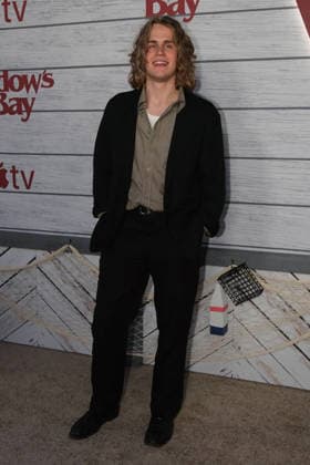 NEW YORK, NEW YORK - APRIL 22: Beck Nolan at Apple s Widow s Bay New York Premiere at Regal Union SKate O Flynn quare on April 22, 2026 in New York City. Credit: AdMedia USA  - ZUMAa123 20260422_zaa_a123_124 Copyright: xChrisxGonzalezx