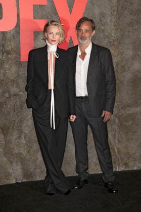 Charlize Theron and Baltasar Kormakur at the premiere of the Netflix film Apex at the Paris Theatre New York, 22 04 2026 Foto:xB.xHinex xFuturexImagex apex_6439