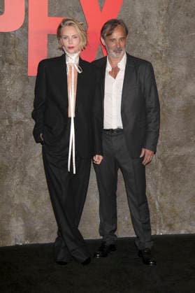 Charlize Theron and Baltasar Kormakur at the premiere of the Netflix film Apex at the Paris Theatre New York, 22 04 2026 Foto:xB.xHinex xFuturexImagex apex_6440