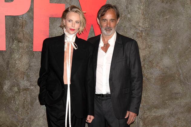 Charlize Theron and Baltasar Kormakur at the premiere of the Netflix film Apex at the Paris Theatre New York, 22 04 2026 Foto:xB.xHinex xFuturexImagex apex_6445