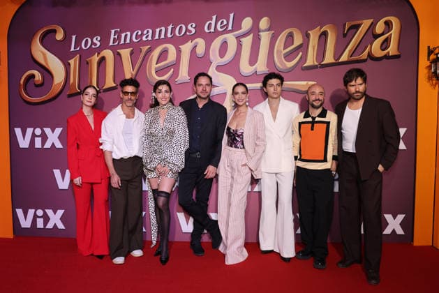 Los Encantos del Sinverguenza Red Carpet (L-R) Elena Medina, Erick Elias, Daniela Alvarez, Manolo Cardona, Carolina Miranda, Ian Couttolenc, Alfonso Borbolla and Juan Felipe Samper attend the red carpet for ˜Los Encantos del Sinverguenza™ tv series at Videocine. on April 22, 2026 in Mexico City, Mexico. (Photo by Yamak Perea Eyepix Group) Copyright: xYamakxPerea xEyepixxGroupx YP_22042026_181553