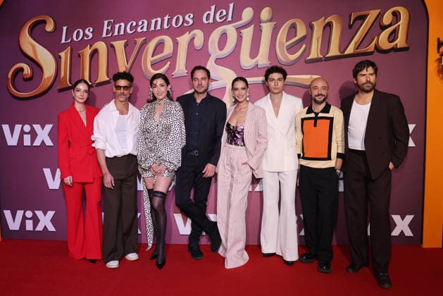 Los Encantos del Sinverguenza Red Carpet (L-R) Elena Medina, Erick Elias, Daniela Alvarez, Manolo Cardona, Carolina Miranda, Ian Couttolenc, Alfonso Borbolla and Juan Felipe Samper attend the red carpet for ˜Los Encantos del Sinverguenza™ tv series at Videocine. on April 22, 2026 in Mexico City, Mexico. (Photo by Yamak Perea Eyepix Group) Copyright: xYamakxPerea xEyepixxGroupx YP_22042026_181554