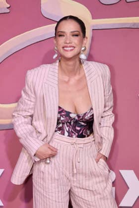 Los Encantos del Sinverguenza Red Carpet Carolina Miranda attends the red carpet for ˜Los Encantos del Sinverguenza™ tv series at Videocine. on April 22, 2026 in Mexico City, Mexico. (Photo by Yamak Perea Eyepix Group) Copyright: xYamakxPerea xEyepixxGroupx YP_22042026_181389