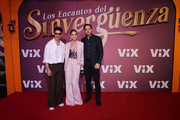 Los Encantos del Sinverguenza Red Carpet (L-R) Erick Elias, Carolina Miranda and Manolo Cardona attend the red carpet for ˜Los Encantos del Sinverguenza™ tv series at Videocine. on April 22, 2026 in Mexico City, Mexico. (Photo by Yamak Perea Eyepix Group) Copyright: xYamakxPerea xEyepixxGroupx YP_22042026_181537