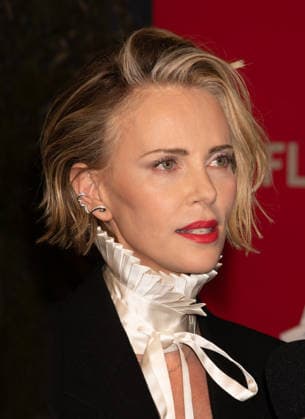Arrivals for the New York premiere of Netflix s Apex at the Plaza Hotel Featuring: Charlize Theron Where: New York, United States When: 22 Apr 2026 Credit: Janet Mayer INSTARimages.com EDITORIAL USE ONLY. NOT FOR USE BY NEWSPAPERS BASED IN THE UK. Copyright: xx instar55637175