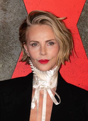 Arrivals for the New York premiere of Netflix s Apex at the Plaza Hotel Featuring: Charlize Theron Where: New York, United States When: 22 Apr 2026 Credit: Janet Mayer INSTARimages.com EDITORIAL USE ONLY. NOT FOR USE BY NEWSPAPERS BASED IN THE UK. Copyright: xx instar55637169