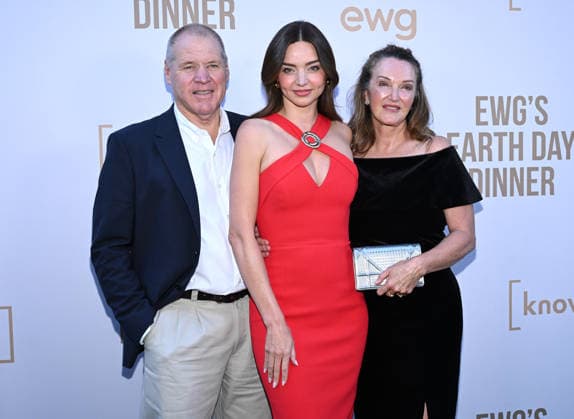 The Environmental Working Group x Know Your Values Annual Earth Day Dinner John Kerr, Miranda Kerr and Therese arriving to The Environmental Working Group x Know Your Values Annual Earth Day Dinner at Skirball Cultural Center on April 22, 2026 in Los Angeles, CA. Los Angeles Skirball Cultural Center California USA Copyright: xLISAxOConnor AFF-USA.comx