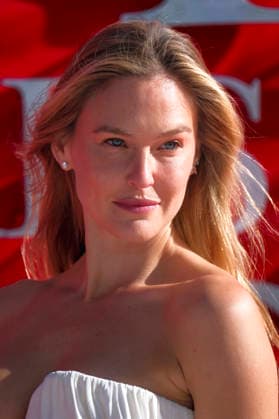 Bar Refaeli at the European premiere of the movie The Devil Wears Prada 2 The Devil Wears Prada 2 at Cineworld Leicester Square Vue West End London, 22 04 2026 Foto:xJ.xEdwardsx xFuturexImagex devil_6432