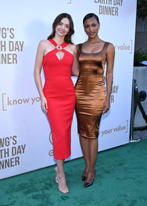 The Environmental Working Group x Know Your Values Annual Earth Day Dinner Miranda Kerr and Jasmine Tookes arriving to The Environmental Working Group x Know Your Values Annual Earth Day Dinner at Skirball Cultural Center on April 22, 2026 in Los Angeles, CA. Los Angeles Skirball Cultural Center California USA Copyright: xLISAxOConnor AFF-USA.comx