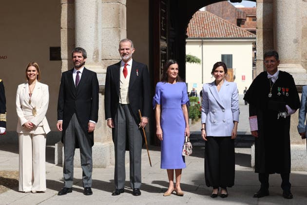 The King and Queen of Spain will present the Miguel de Cervantes 2025 Prize for Literature in the Spanish Language to the writer Gonzalo Celorio The mayoress of the municipality, Judith Piquet, the Minister of Culture, Ernest Urtasun, King Felipe VI, Queen Lerizia, the president of the Community of Madrid, Isabel Díaz Ayuso, and the rector of the University of Alacál de Henares, Carmelo García, pose on their arrival at the presentation of the Miguel de Cervantes 2025 Prize for Literature in the Spanish Language to the writer Gonzalo Celorio, Carmelo García, pose on their arrival at the presentation of the Miguel de Cervantes 2025 Prize for Literature in the Spanish Language to the writer Gonzalo Celorio, on April 23, 2026, in Alcalá de Hen Copyright: xÃngelxDiazxBrinasx 7464206