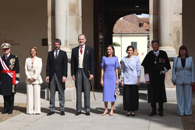 The King and Queen of Spain will present the Miguel de Cervantes 2025 Prize for Literature in the Spanish Language to the writer Gonzalo Celorio The mayoress of the municipality, Judith Piquet, the Minister of Culture, Ernest Urtasun, King Felipe VI, Queen Lerizia, the president of the Community of Madrid, Isabel Díaz Ayuso, and the rector of the University of Alacál de Henares, Carmelo García, pose on their arrival at the presentation of the Miguel de Cervantes 2025 Prize for Literature in the Spanish Language to the writer Gonzalo Celorio, Carmelo García, pose on their arrival at the presentation of the Miguel de Cervantes 2025 Prize for Literature in the Spanish Language to the writer Gonzalo Celorio, on April 23, 2026, in Alcalá de Hen Copyright: xÃngelxDiazxBrinasx 7464207