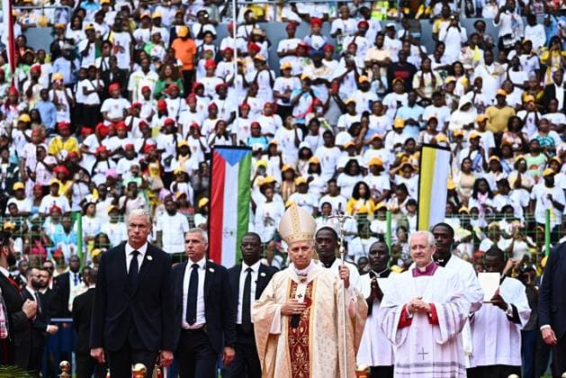 April 23, 2026, Malabo, EQUATORIAL GUINEA: Pope Leo XIV (C) arrives to lead the Holy Mass in the Malabo Stadium in Malabo, Equatorial Guinea, 23 April 2026. Pope Leo XIV is on an apostolic journey to Equatorial Guinea. ANSA LUCA ZENNARO. Malabo EQUATORIAL GUINEA  - ZUMAa110 20260423_zaf_a110_010 Copyright: xLucaxZennarox