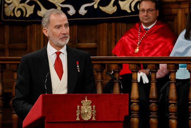 Spain s King Felipe VI delivers a speech during the 2025 Cervantes Literature Prize awarding ceremony to Mexican author Gonzalo Celorio at the University of Alcala de Henares, Madrid, Spain, 23 April 2026. The Cervantes Prize is the most important award for Hispanic Literature that is delivered each 23 April to mark World Book Day and Spanish writer Miguel de Cervantes passing. Spain s Royal Couple hands in Cervantes Literature Prize to Mexican writer Gonzalo Celorio !ACHTUNG: NUR REDAKTIONELLE NUTZUNG!  Copyright: xBallesterosx GRAF8270 20260423-55020071736_1