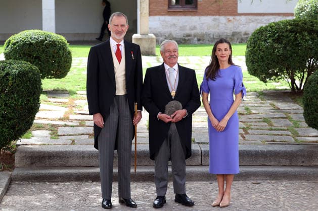 King Felipe VI, Gonzalo Celorio and Queen Letizia after the presentation of the Miguel de Cervantes 2025 Prize for Literature in the Spanish Language to the Mexican writer, on April 23, 2026, in Alcalá de Henares, Madrid, Spain This years Miguel de Cervantes Prize, awarded by the Ministry of Culture and endowed with 125,000 euros, recognizes Celorio for his exceptional literary work and intellectual labor, with which he has contributed in a profound and sustained way to the enrichment of the Hispanic language and culture, according to the jurys minutes, over more than five decades, Gonzalo Celorio has consolidated a literary voice of remarkable elegance and reflective depth in which he combines critical lucidity with a narrative sensitivit Copyright: xÃngelxDiazxBrinasx 7464462