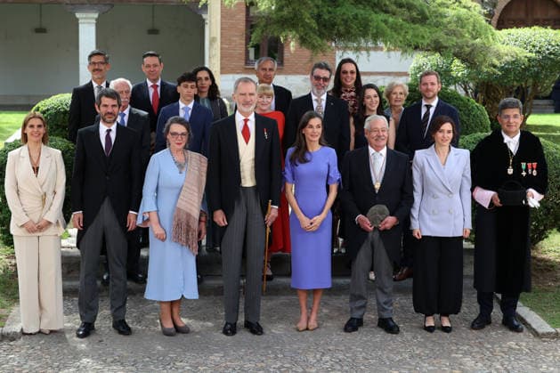 The King and Queen of Spain will present the Miguel de Cervantes 2025 Prize for Literature in the Spanish Language to the Mexican writer Gonzalo Celorio Family photo after the presentation of the Miguel de Cervantes 2025 Prize for Literature in the Spanish Language to the Mexican writer, on April 23, 2026, in Alcalá de Henares Madrid, Spain This recognition of a unique trajectory, The Miguel de Cervantes Prize, awarded by the Ministry of Culture and endowed with 125,000 euros, distinguishes Celorio this year for the exceptional literary work and intellectual labor with which he has contributed in a profound and sustained manner to the enrichment of the Hispanic language and culture, over more than five decades, Gonzalo Celorio has consolid Copyright: xÃngelxDiazxBrinasx 7464479