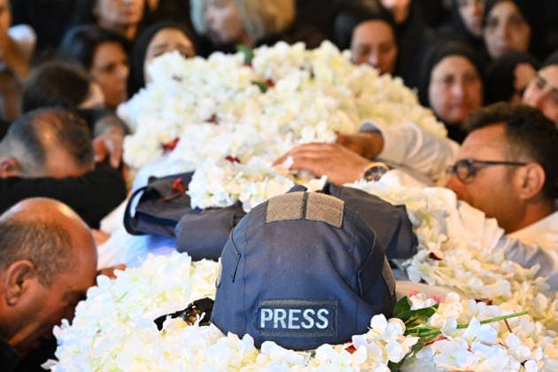 Funeral ceremony for journalist, killed during Israeli attack, in Lebanon NABATIEH, LEBANON - APRIL 23: People attend funeral ceremony for journalist Emel Halil, who was killed in an Israeli military strike targeting the village of Tayri, in Nabatieh, Lebanon on April 23, 2026. Elif Ozturk Anadolu Lebanon Nabatieh. Editorial use only. Please get in touch for any other usage.  Copyright: x2026xAnadoluxElifxOzturkx