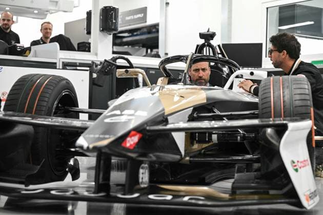 Prince William visits Jaguar TCS Racing The Prince of Wales visits the headquarters of British Formula E team, Jaguar TCS Racing, in Kidlington, Oxfordshire, UK, on the 23rd April 2026. Picture by Justin Tallis WPA-Pool Kidlington Jaguar TCS Racing Oxfordshire United Kingdom  WHA-0816