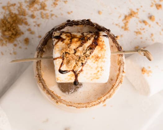 IMAGO Creative, Food, Trend, Iced Coffee overhead view of a s mores milkshake photographed in a studio Stockholm, Stockholm County, Sweden CR_RABE260421D7-1991012-01