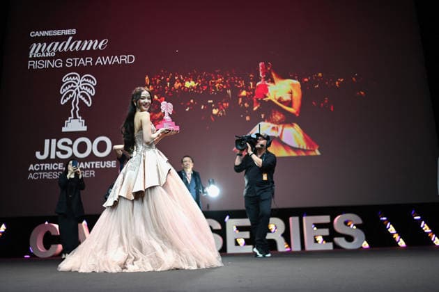 Opening Ceremony - The 9th Cannes Series International Festival. FC CANNES, FRANCE - APRIL 23 Jisoo receives the Madame Figaro Rising Star Award during the Opening Ceremony at the 9th Cannes Series International Festival on April 23, 2026 in Cannes, France. Cannes France  Copyright: xCastelxFranck ABACAx