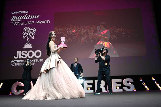 Opening Ceremony - The 9th Cannes Series International Festival. FC CANNES, FRANCE - APRIL 23 Jisoo receives the Madame Figaro Rising Star Award during the Opening Ceremony at the 9th Cannes Series International Festival on April 23, 2026 in Cannes, France. Cannes France  Copyright: xCastelxFranck ABACAx