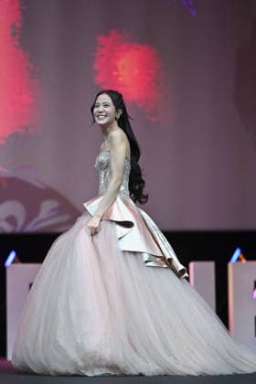 Opening Ceremony - The 9th Cannes Series International Festival. FC CANNES, FRANCE - APRIL 23 Jisoo receives the Madame Figaro Rising Star Award during the Opening Ceremony at the 9th Cannes Series International Festival on April 23, 2026 in Cannes, France. Cannes France  Copyright: xCastelxFranck ABACAx