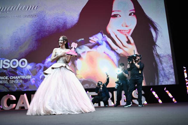 Opening Ceremony - The 9th Cannes Series International Festival. FC CANNES, FRANCE - APRIL 23 Jisoo receives the Madame Figaro Rising Star Award during the Opening Ceremony at the 9th Cannes Series International Festival on April 23, 2026 in Cannes, France. Cannes France  Copyright: xCastelxFranck ABACAx