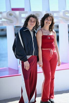 p tain De Soiree Photocall - The 9th Cannes Series International Festival. FC CANNES, FRANCE - APRIL 23 Roman Doduik and Lou Howard attends the P tain De Soiree Photocall at the 9th Cannes Series International Festival at Plage Du Majestic on April 23, 2026 in Cannes, France.. Photo by Franck Castel ABACAPRESS.COM Cannes France  Copyright: xCastelxFranck ABACAx