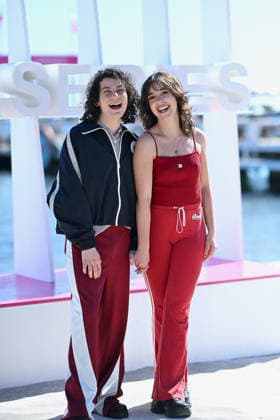 p tain De Soiree Photocall - The 9th Cannes Series International Festival. FC CANNES, FRANCE - APRIL 23 Roman Doduik and Lou Howard attends the P tain De Soiree Photocall at the 9th Cannes Series International Festival at Plage Du Majestic on April 23, 2026 in Cannes, France.. Photo by Franck Castel ABACAPRESS.COM Cannes France  Copyright: xCastelxFranck ABACAx