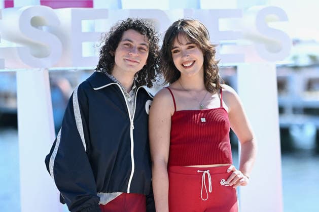 p tain De Soiree Photocall - The 9th Cannes Series International Festival. FC CANNES, FRANCE - APRIL 23 Roman Doduik and Lou Howard attends the P tain De Soiree Photocall at the 9th Cannes Series International Festival at Plage Du Majestic on April 23, 2026 in Cannes, France.. Photo by Franck Castel ABACAPRESS.COM Cannes France  Copyright: xCastelxFranck ABACAx