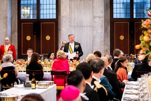 Royal Couple Offers Corps Diplomatic Dinner, Amsterdam - 23 Apr 2026 King Willem-Alexander and Queen Maxima at the Corps Diplomatique for a gala dinner at the Royal Palace Amsterdam. Amsterdam The Netherlands  Copyright: xMischaxSchoemakerx