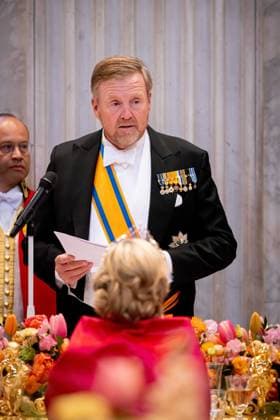 Royal Couple Offers Corps Diplomatic Dinner, Amsterdam - 23 Apr 2026 King Willem-Alexander and Queen Maxima at the Corps Diplomatique for a gala dinner at the Royal Palace Amsterdam. Amsterdam The Netherlands  Copyright: xMischaxSchoemakerx