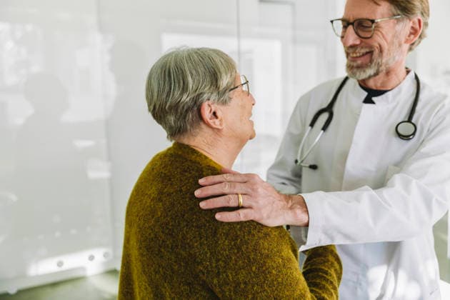 Doctor comforting senior patient during consultation at the hospital model released, Symbolfoto property released, MFF10049