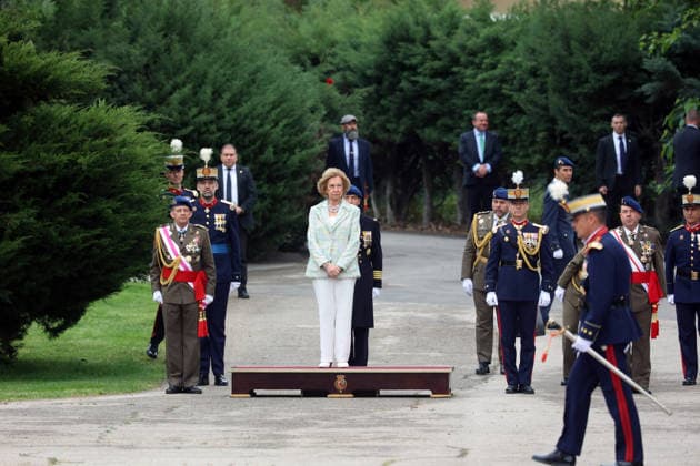 Queen Sofia presides over the ceremony of the solemn Swearing in of civilian personnel Queen Sofia during the ceremony of the solemn Swearing in of civilian personnel at the El Rey de la Guardia Real Barracks, on April 24, 2026, in Madrid Spain The oath or promise before the Flag of Spain is legally established in our legal system, It allows Spaniards who, without wishing to join the Armed Forces on a professional basis, may express their commitment to the defense of Spain, by taking the oath or pledge before the Spanish Flag, as a prerequisite for the acquisition of the status of professional military personnel.  Copyright: xÃngelxDiazxBrinasx 7467756