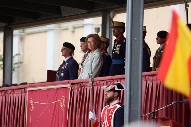 Queen Sofia presides over the ceremony of the solemn Swearing in of civilian personnel Queen Sofia during the ceremony of the solemn Swearing in of civilian personnel at the El Rey de la Guardia Real Barracks, on April 24, 2026, in Madrid Spain The oath or promise before the Flag of Spain is legally established in our legal system, It allows Spaniards who, without wishing to join the Armed Forces on a professional basis, may express their commitment to the defense of Spain, by taking the oath or pledge before the Spanish Flag, as a prerequisite for the acquisition of the status of professional military personnel.  Copyright: xÃngelxDiazxBrinasx 7467774