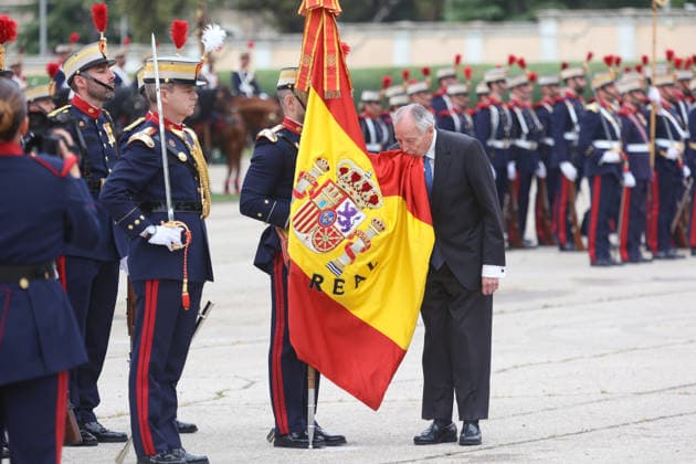 Queen Sofia presides over the ceremony of the solemn Swearing in of the Flag of civilian personnel Jose Maria Alvarez del Manzano during the ceremony of the solemn Swearing in of the Flag of civilian personnel at the El Rey de la Guardia Real Barracks, on April 24, 2026, in Madrid Spain The oath or promise before the Flag of Spain, is legally established in our legal system, It allows Spaniards who, without wishing to join the Armed Forces on a professional basis, may express their commitment to the defense of Spain, by taking the oath or pledge before the Spanish Flag, as a prerequisite for the acquisition of the status of professional military personnel.  Copyright: xÃngelxDiazxBrinasx 7467782