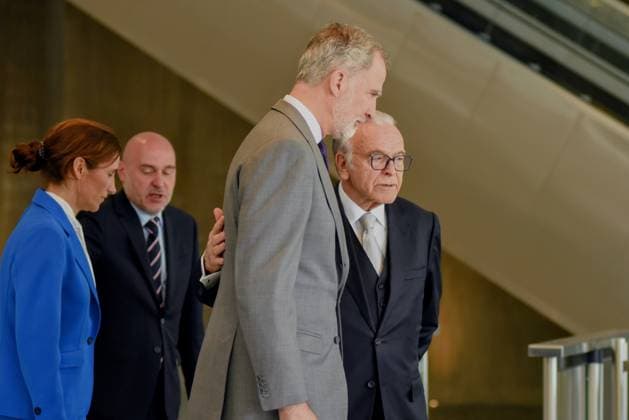 The King inaugurates the CaixaResearch Institute in Barcelona King Felipe VI c , during the inauguration of the CaixaResearch Institute, on April 24, 2026, in Barcelona, Catalonia Spain The CaixaResearch Institute is the first Spanish research center specialized in immunology, focused on the study of the immune system and how it is related to the most prevalent diseases - such as neurological, oncological or infectious diseases - also taking into account the impact of environmental factors 24 APRIL 2026 Barcelona Barcelona Barcelona Espana  Copyright: xAlbertoxParedesx 7467921
