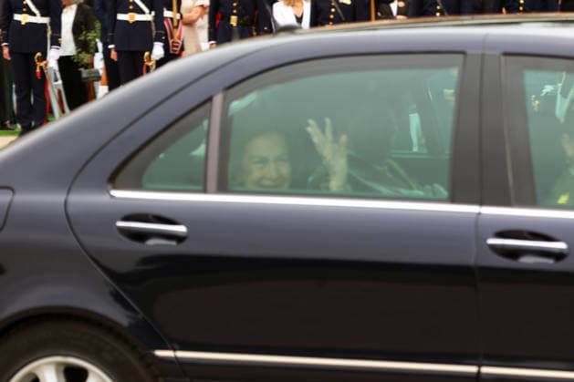 Queen Sofia presides over the ceremony of the solemn Swearing in of civilian personnel Queen Sofia during the ceremony of the solemn Swearing in of civilian personnel at the El Rey de la Guardia Real Barracks, on April 24, 2026, in Madrid Spain The oath or promise before the Flag of Spain is legally established in our legal system, It allows Spaniards who, without wishing to join the Armed Forces on a professional basis, may express their commitment to the defense of Spain, by taking the oath or pledge before the Spanish Flag, as a prerequisite for the acquisition of the status of professional military personnel.  Copyright: xÃngelxDiazxBrinasx 7467959