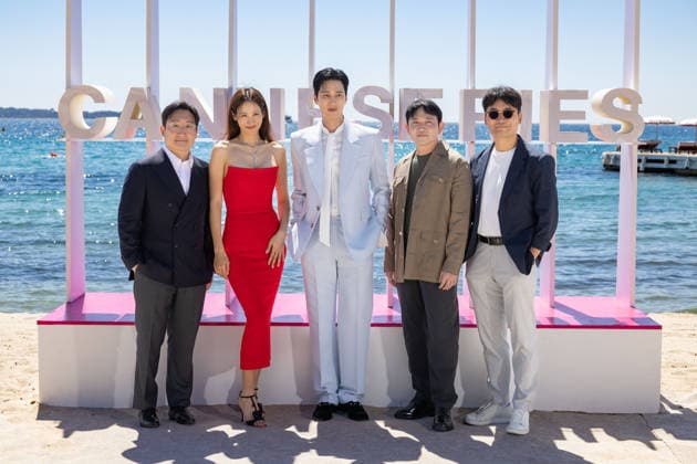 9th Cannes Series - Sacred Jewel Photocall Joonsuh Park, Claudia Kim, Ahn Bo-hyun, Jung Dae-yoon and Jung Hyun-Min attend the Sacred Jewel Photocall at the 9th Cannes Series International Festival on April 24, 2026 in Cannes, France Photo by Shootpix ABACAPRESS.COM Cannes France  Copyright: xShootpix ABACAx